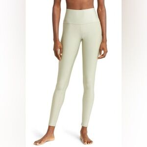 Alo High-Waisted Airlift Leggings in Limestone